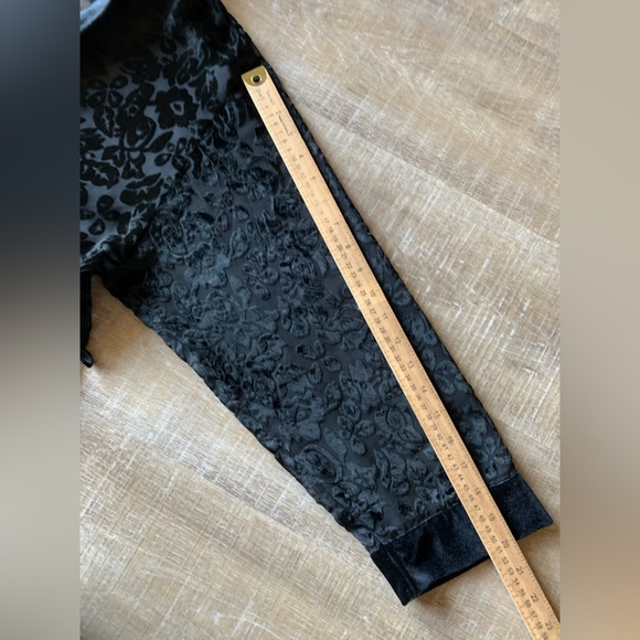 vtg Victoria's Secret Velour Sheer Black Floral Robe Gold Label Women's one size - Picture 11 of 12